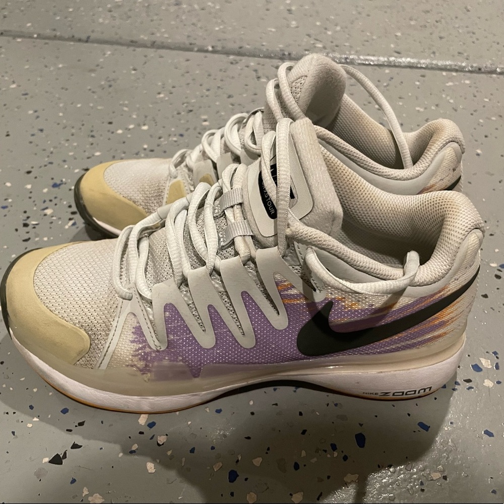 Like new Nike tennis shoes